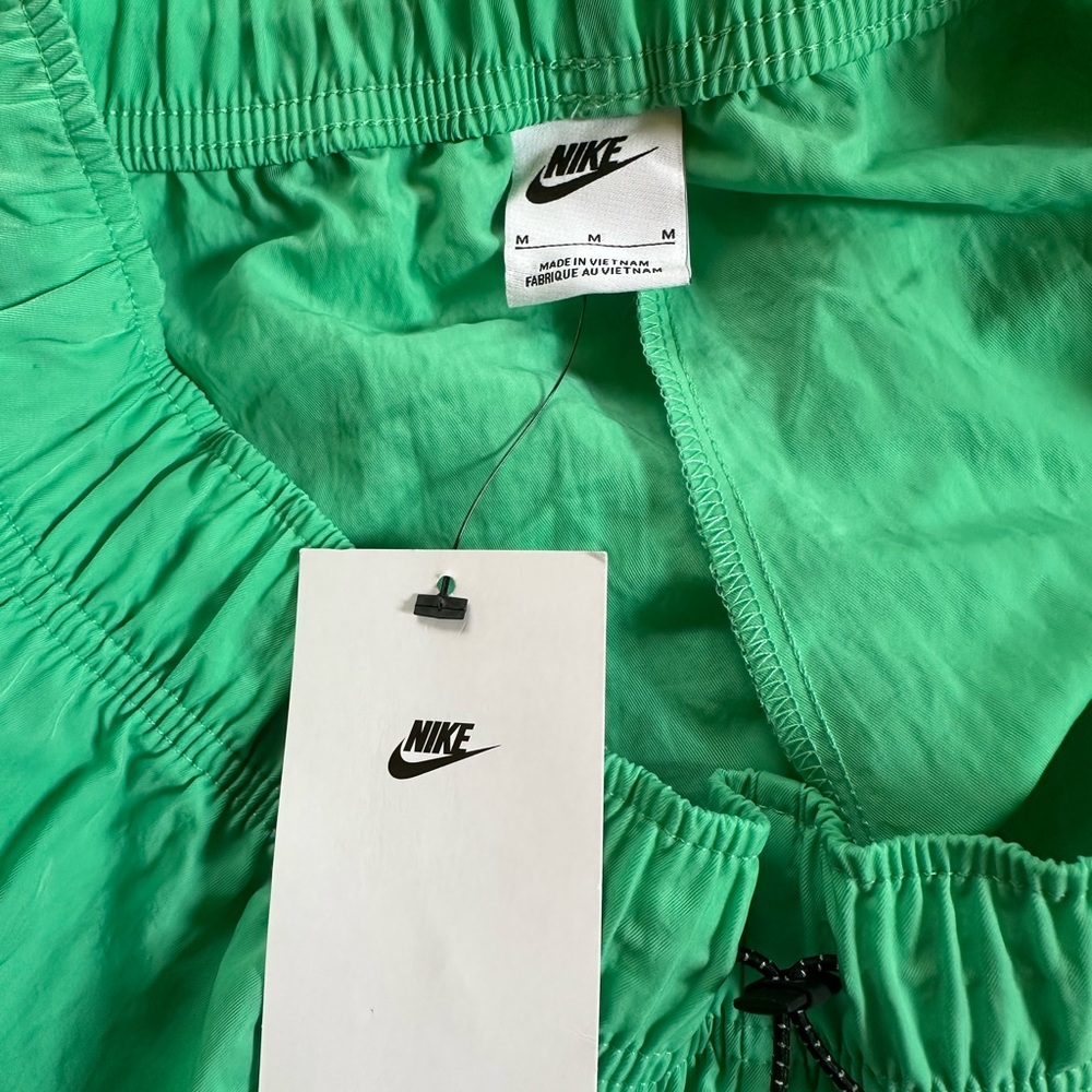 Nike Sportswear Essential Women's Woven High-Rise Shorts Size Medium NEW - Picture 8 of 11